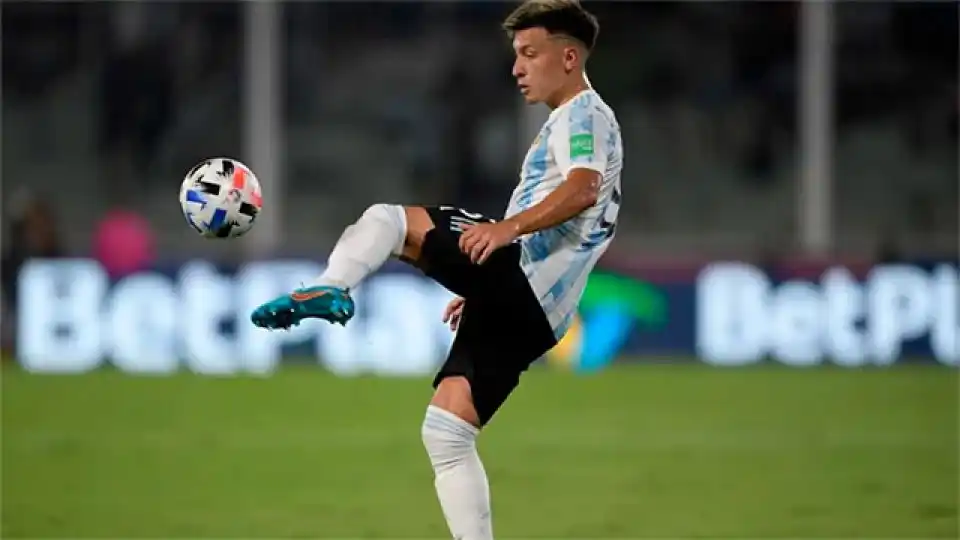 Lisandro Martínez corre con ventaja en la lista para ir a Qatar