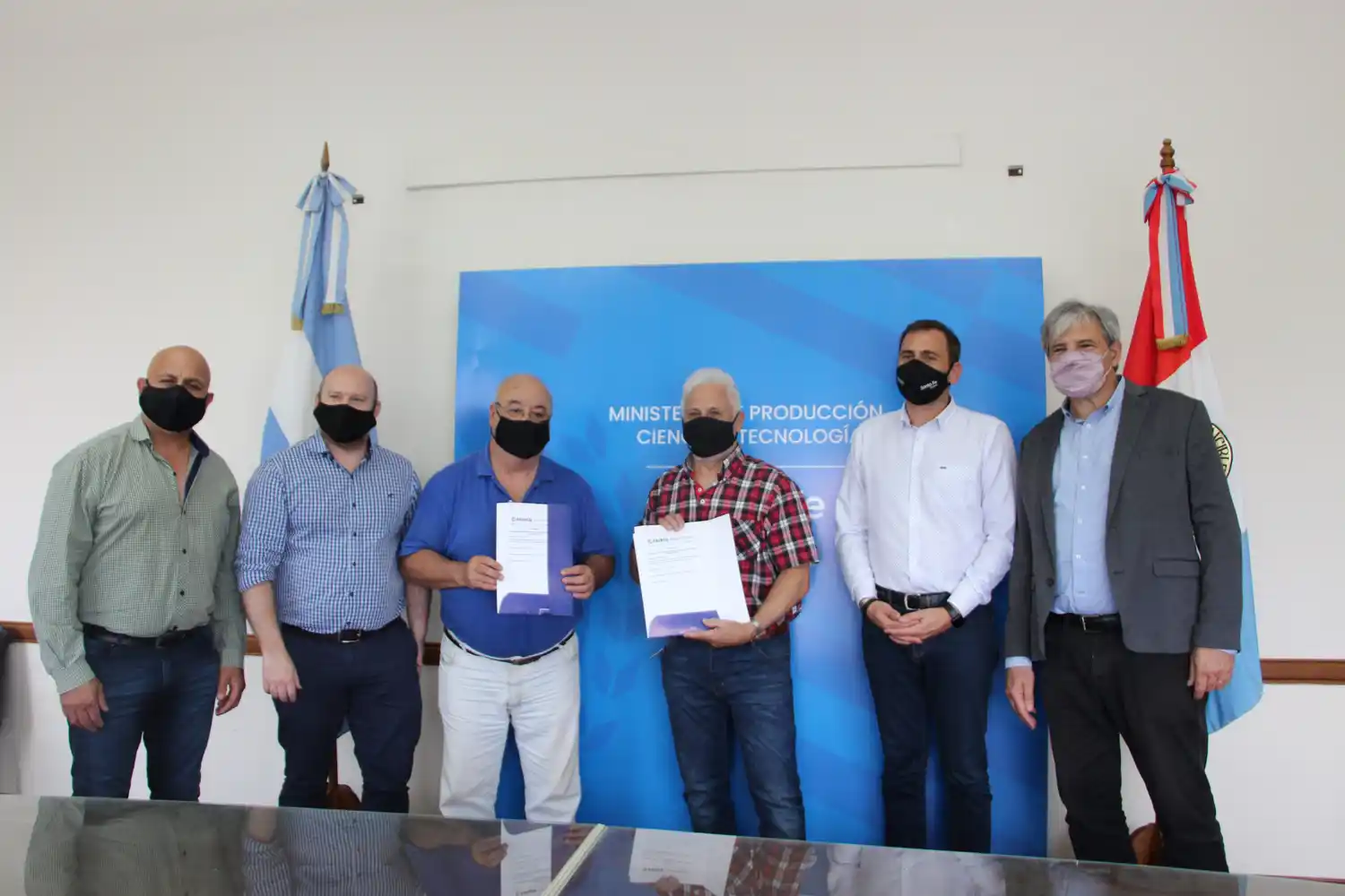 Santa Fe entregó créditos a comercios afectados por la pandemia