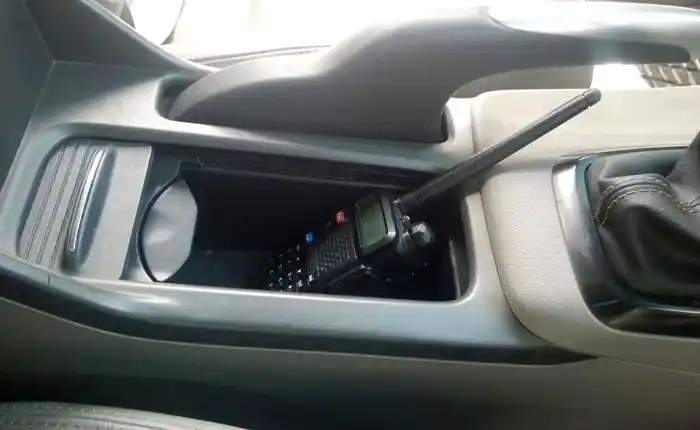 Secuestran vehículo cuyo conductor llevaba un handy con frecuencia policial