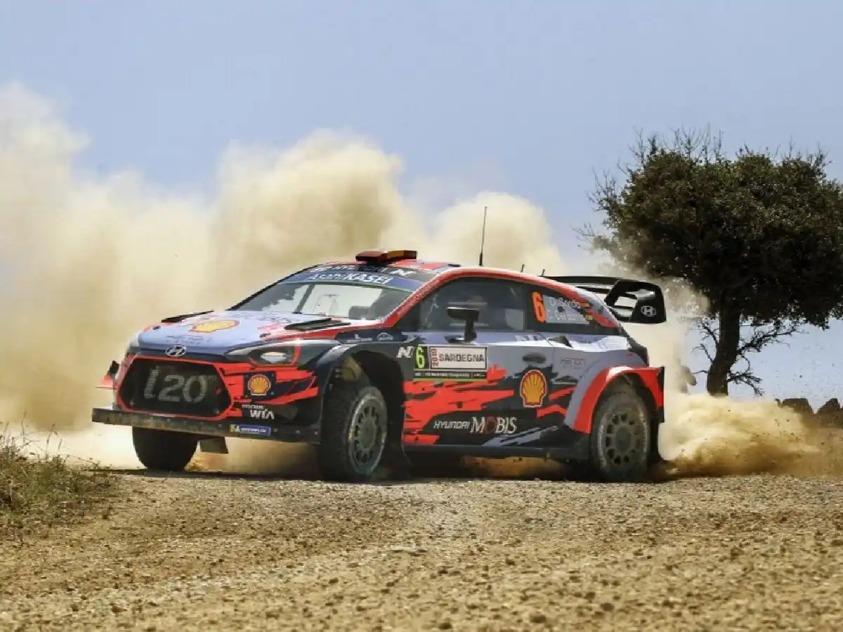 Dani Sordo está al frente en Cerdeña