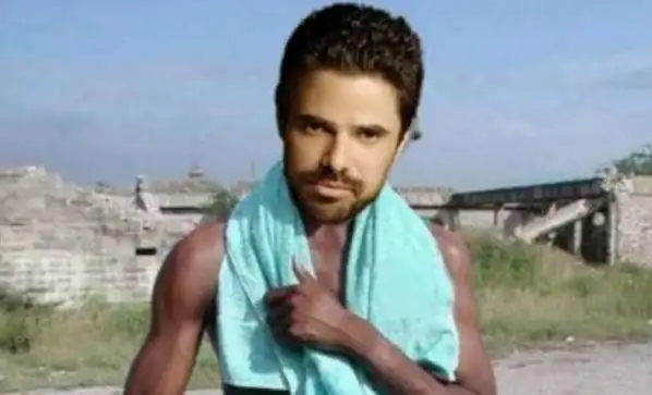 Los memes por las fotos de Luciano Castro desnudo