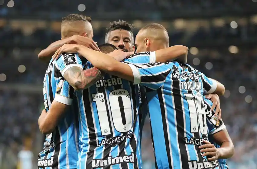 El Decano fue goleado y se despidió de la copa