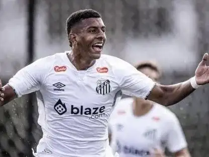 Alejandro Villarreal con la casaca del Santos.