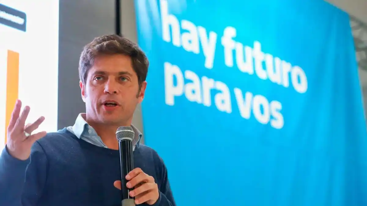 Kicillof intenta relanzar su campaña mientras hace equilibrio con el sector leal a Cristina Kirchner.