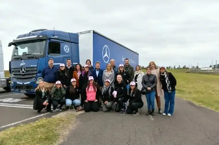 Más mujeres del programa "Conductoras entrerrianas" obtuvieron su licencia para conducir transporte de cargas