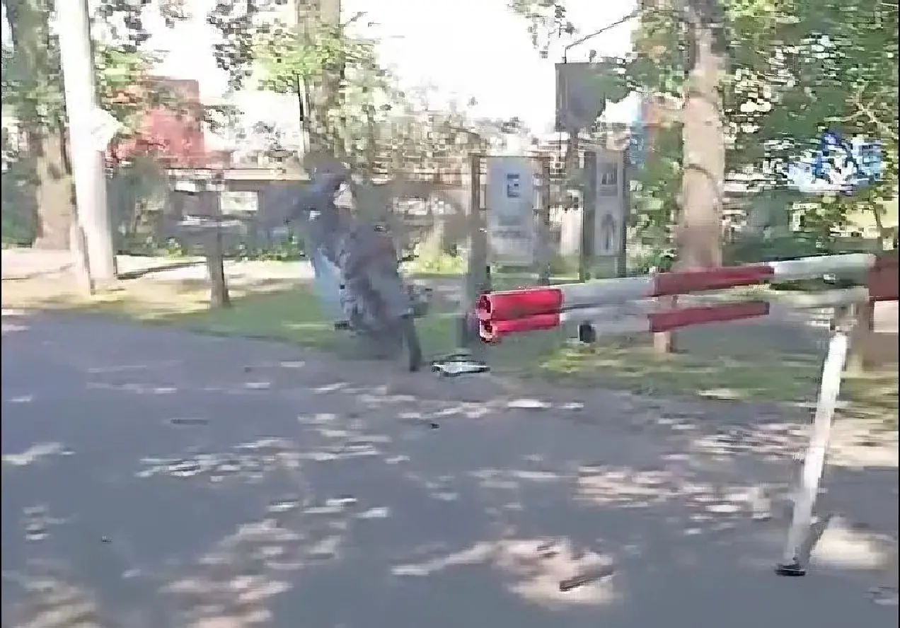 El motociclista fue trasladado a la Guardia por una ambulancia del Same 107.