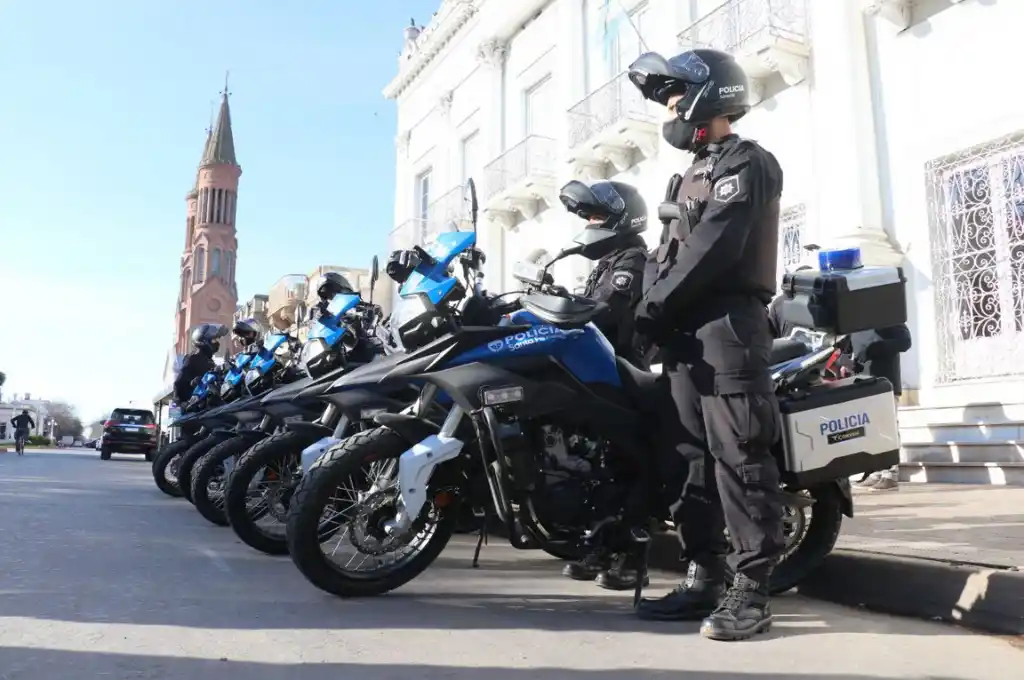 Entrega de motovehículos para la Policía de Las Colonias y San Jerónimo