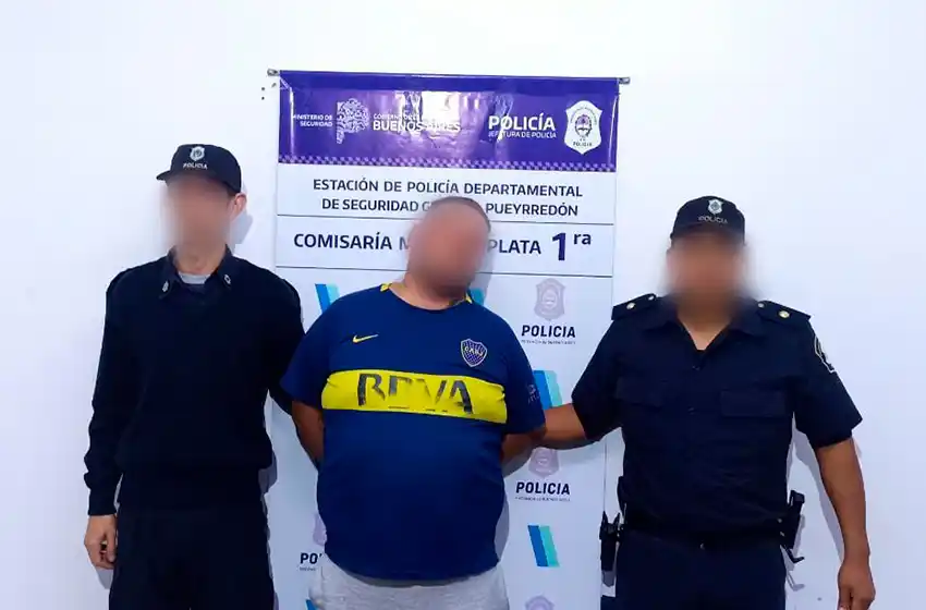 Junto a una cómplice abrió una camioneta y robó dos raquetas de tenis y un bolso