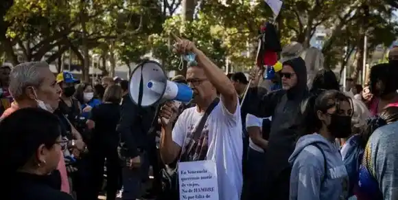 “NO QUEREMOS CHILLADERA”: colectivos chavistas advierten a trabajadores que piden aumento de sueldo