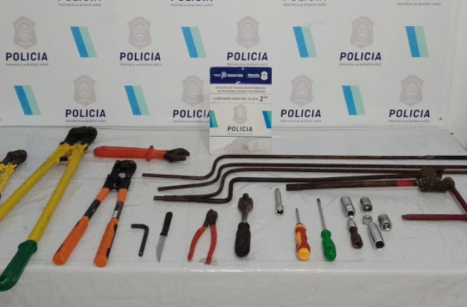 Detienen a dos “roba ruedas” tras una persecución