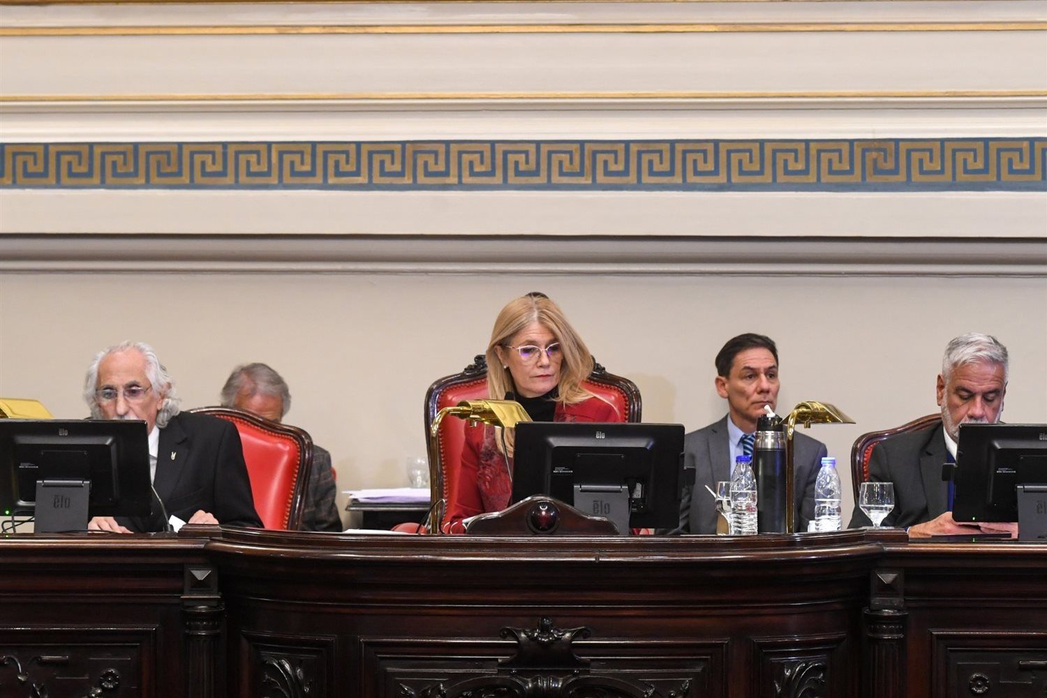 Reelecciones indefinidas en debate: qué dijeron los senadores y qué establece la Constitución de la Provincia