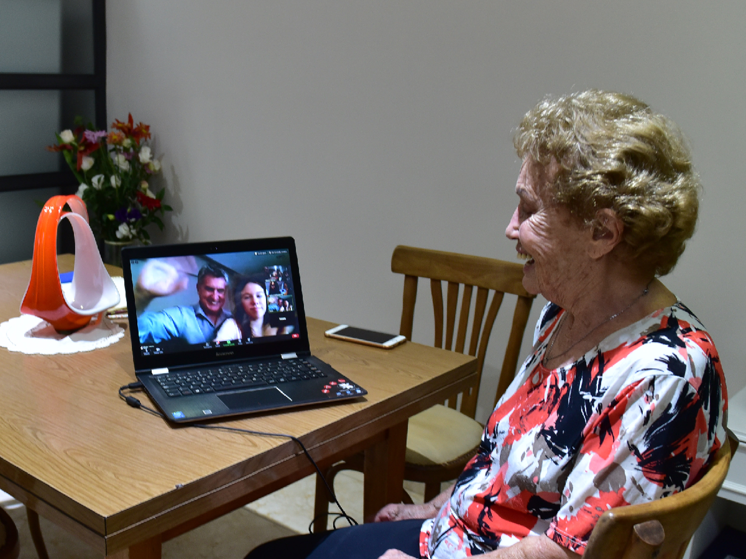 Marta festejó sus 87 años por Zoom: “La tecnología me permite ver cómo crecen mis nietos a la distancia”