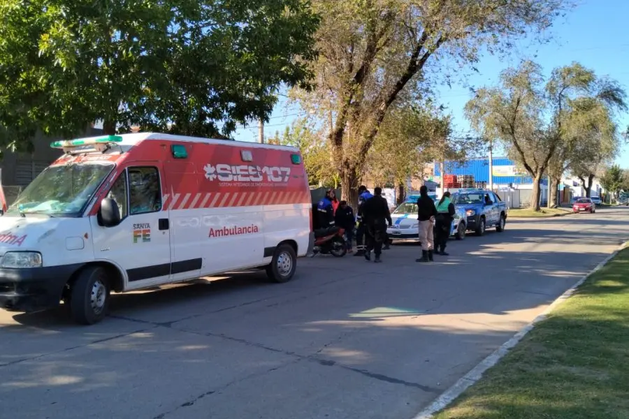 Fuerte choque dejó dos jóvenes con importantes lesiones en la madrugada del domingo