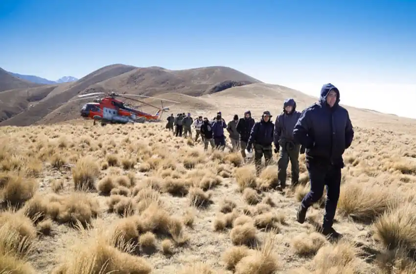 Comenzó el rescate del helicóptero de la comitiva presidencial