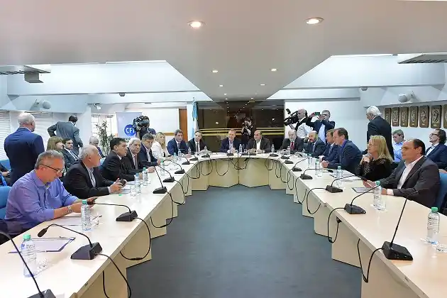 Gobernadores fijan posiciones antes de reunirse con el Presidente Macri