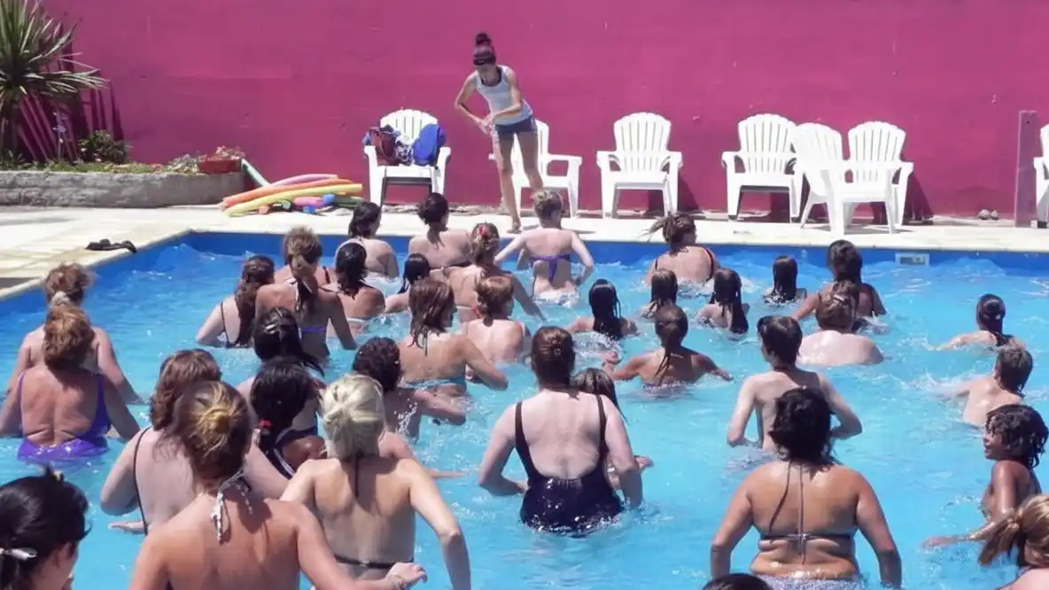 Clases de aquagym, en la pileta del Balneario Terrazas