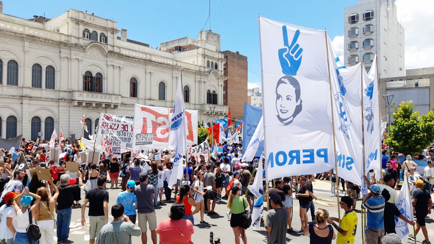 Referentes políticos, sindicales y ambientales rechazaron el DNU y la Ley Ómnibus