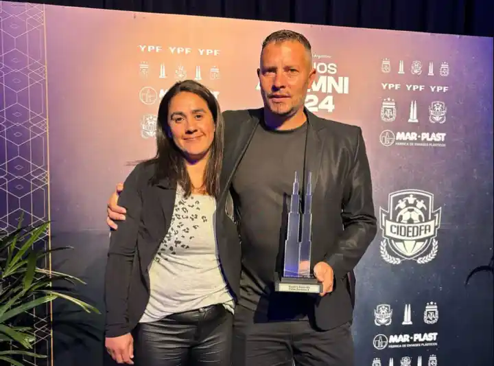 Marcelo Rodríguez junto con Anahí Figueroa en la entrega de premios.