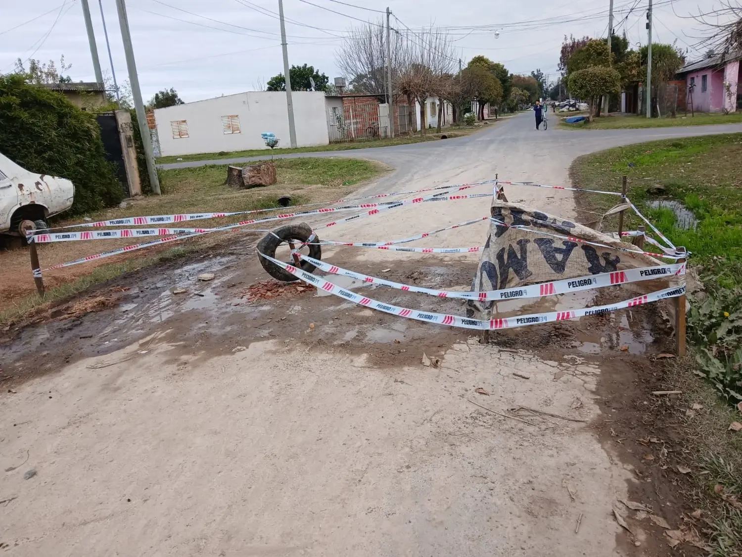 Reclamos por pérdida de agua de en Cruz Roja y Aulí: vecinos cortaron la calle
