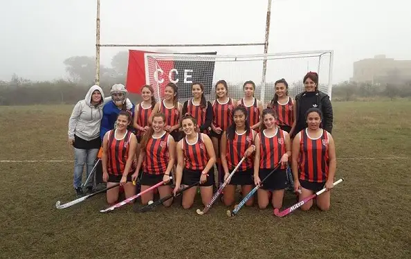 Central Entrerriano inauguró su cancha de hockey sobre césped 