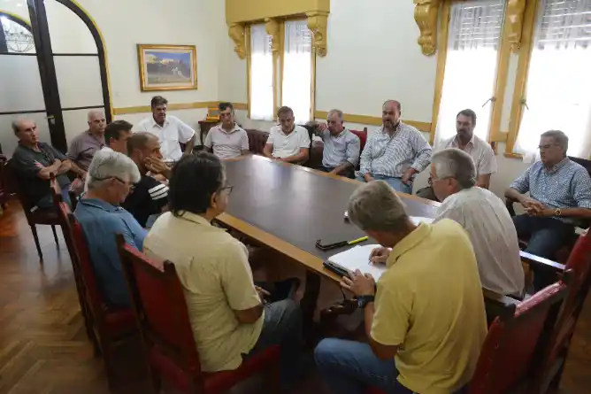 El Municipio presentó el plan de trabajo en marcha y los proyectos del Plan Director de Caminos Rurales en un encuentro con el sector productivo rural