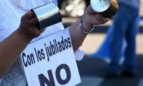 El costo de dejar en manos  de los políticos el futuro de  los haberes jubilatorios