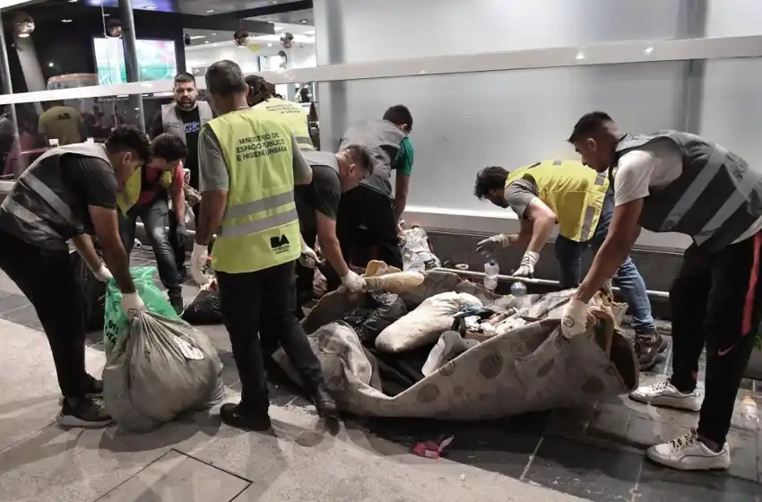 Desalojaron a 19 personas en situación de calle que dormían en el Aeroparque