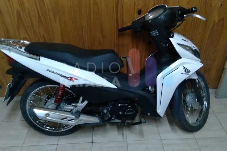 La Honda Wave blanca había sido robada por un reconocido delincuente