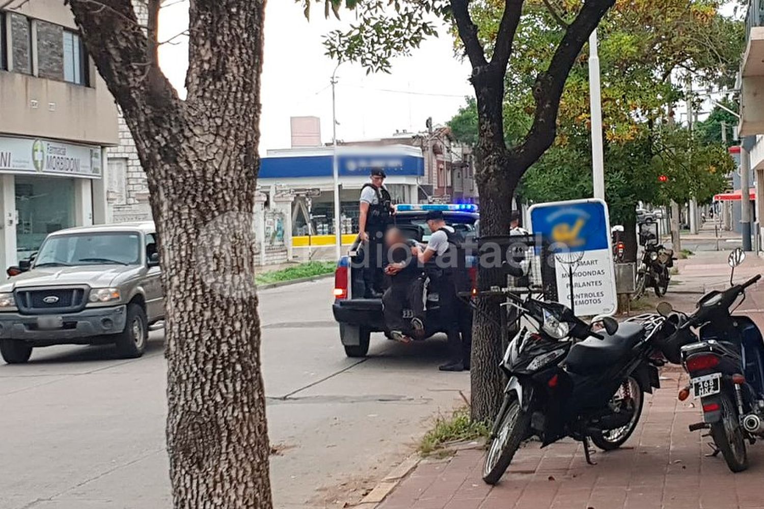 Agentes de la GUR encontraron a un hombre durmiendo en la vía pública con una mochila robada