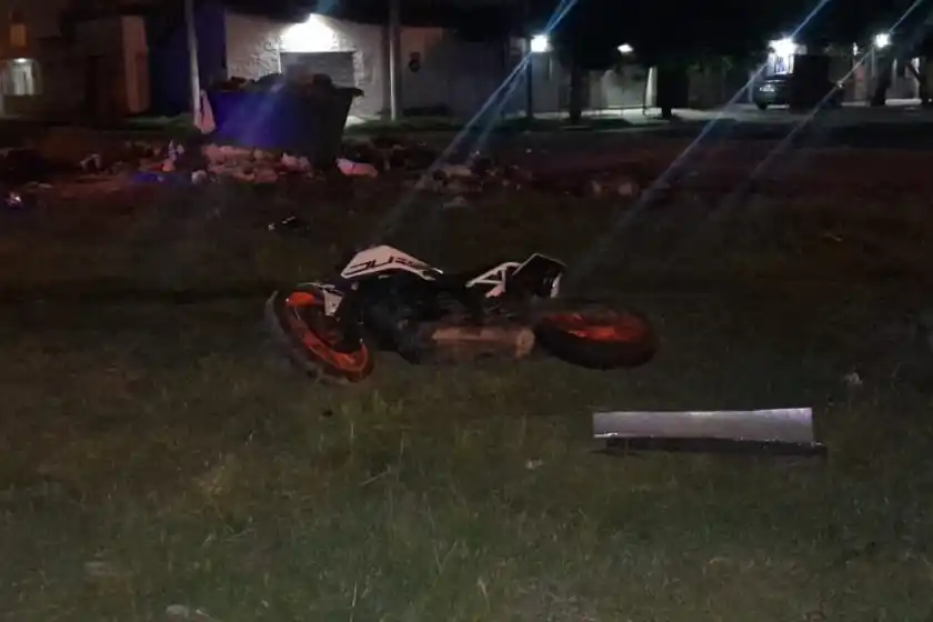 Conducía de forma temeraria por zona oeste, derrapó con la moto y fue detenido