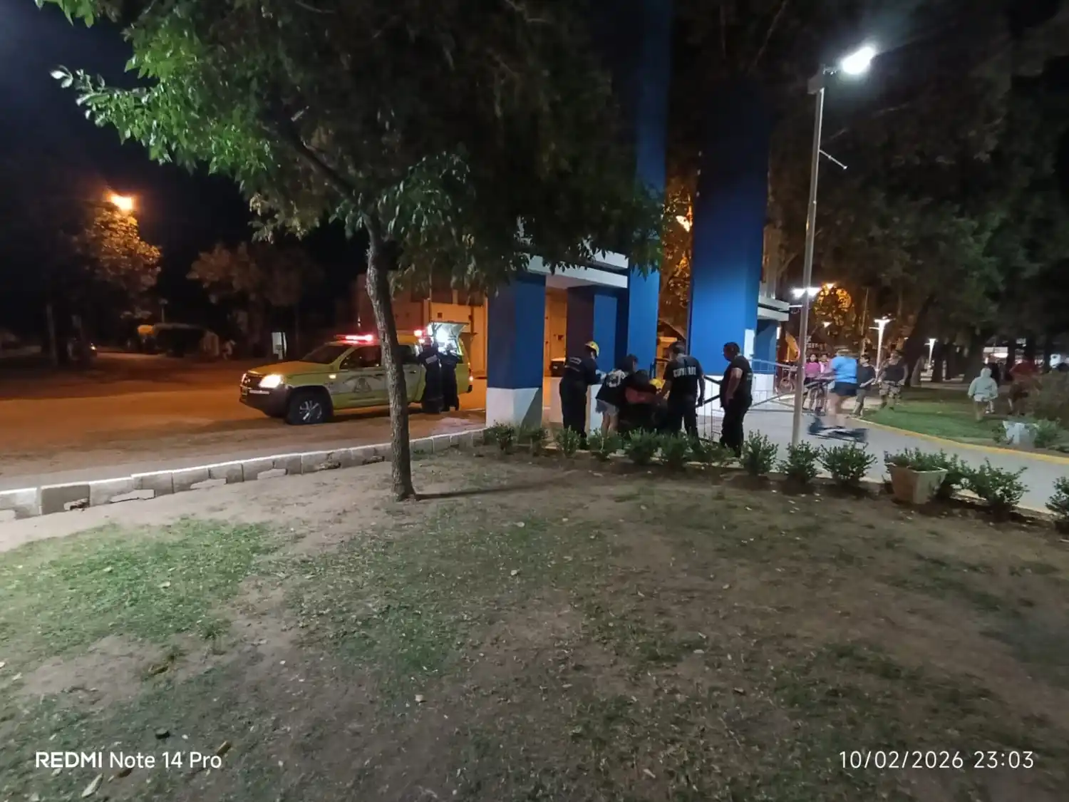 La señora terminó su recorrido en el ingreo al Parque Municipal por calle Jujuy.