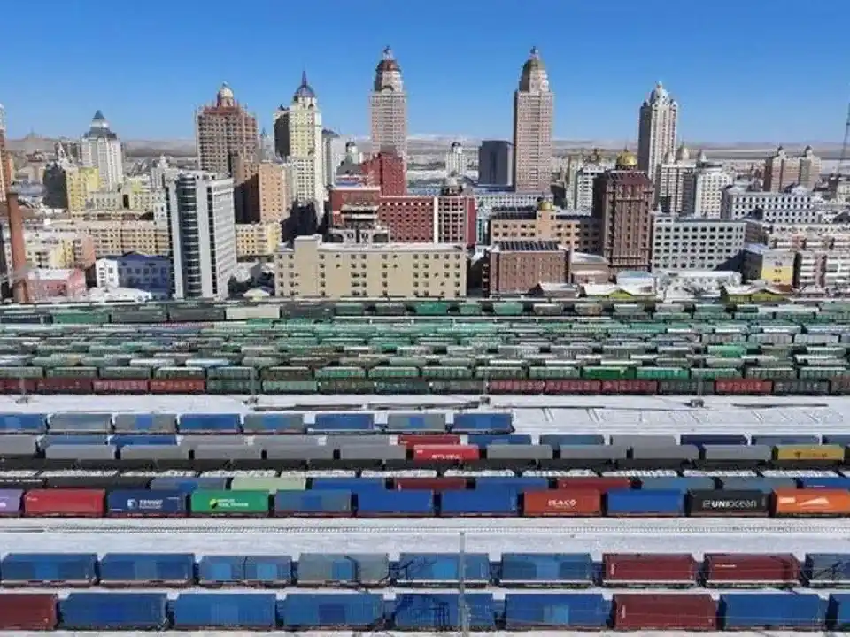 Servicios de trenes de mercancías entre China y Europa.