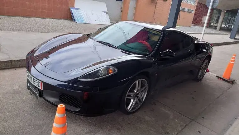 Incautaron una Ferrari con patente española de un ex arquero de la Selección Argentina
