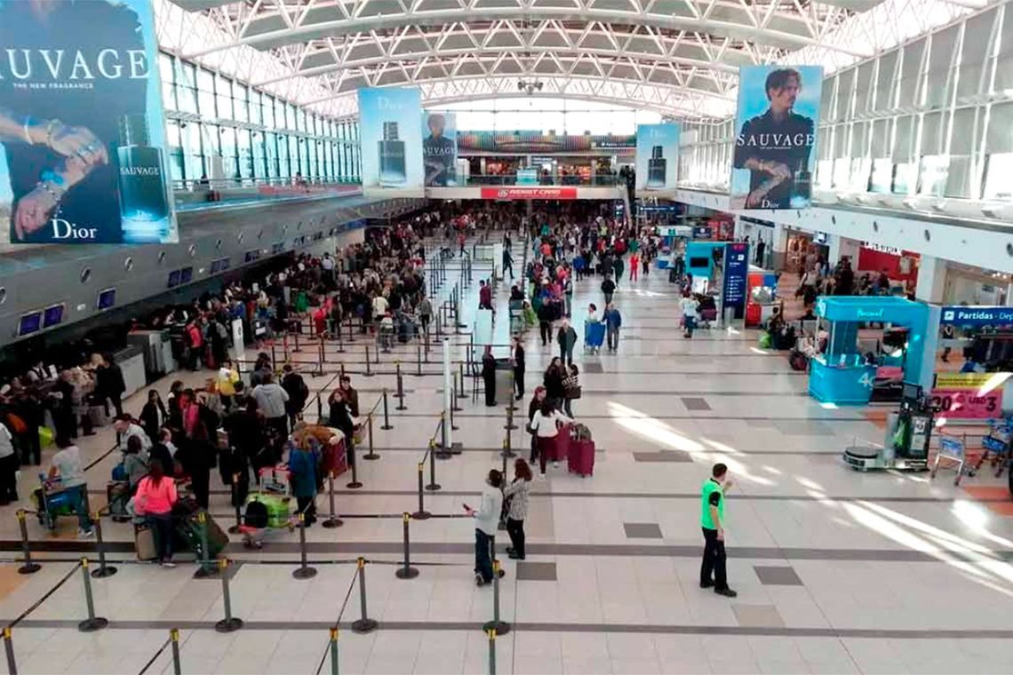 El Banco Central prohibió financiar en cuotas viajes al exterior