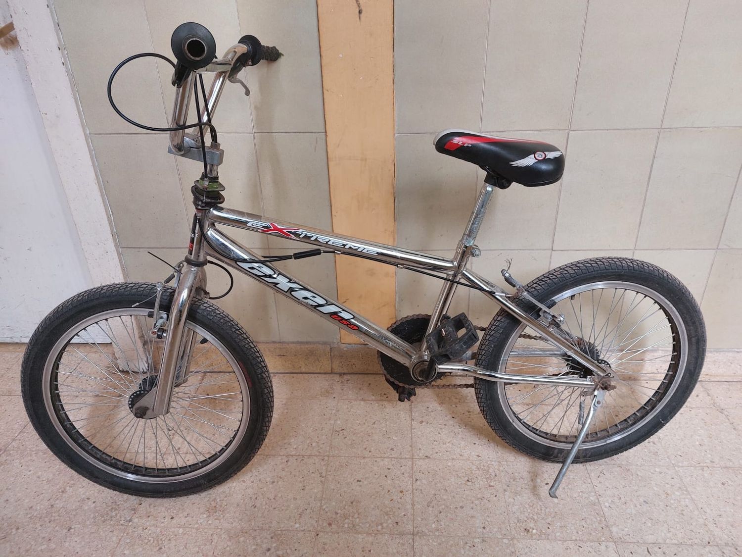 La bicicleta robada de un colegio.