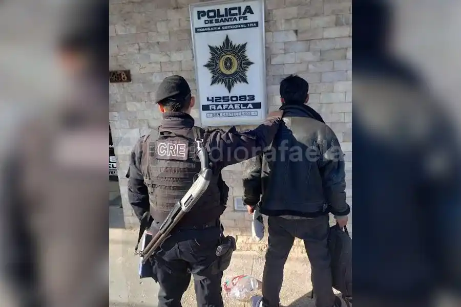 Detuvieron a un sujeto en actitud sospechosa que cargaba un arma de aire comprimido