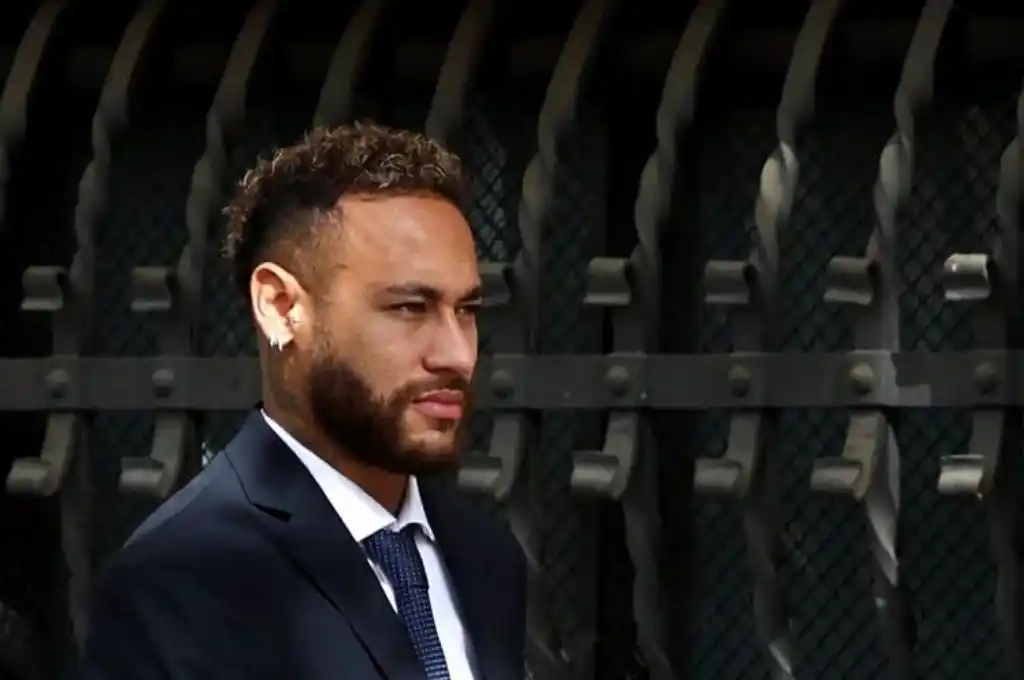 Neymar responsabilizó a su padre en el juicio de su polémico fichaje por el Barcelona: “Yo firmo lo que él me dice”