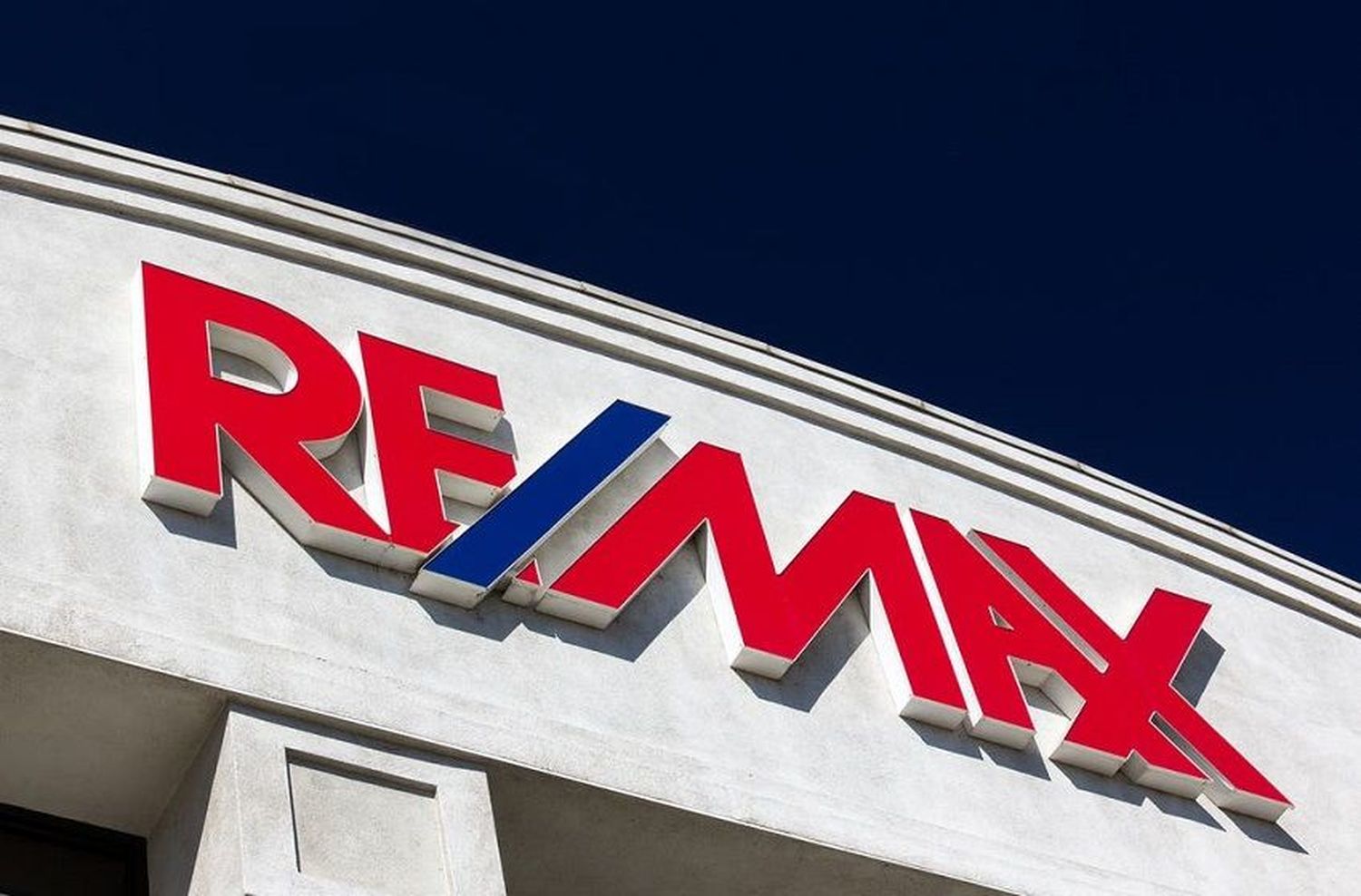 Re/Max: tras la decisión judicial que ordena la disolución, ¿puede o no operar en Rosario?