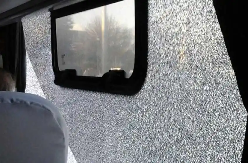 Agredieron al micro de San Lorenzo en Chile