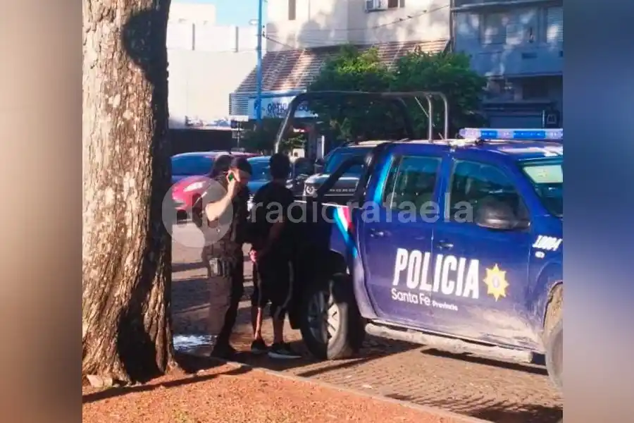 Un lavacoches fue detenido en pleno centro de la ciudad: tenía pedido de captura