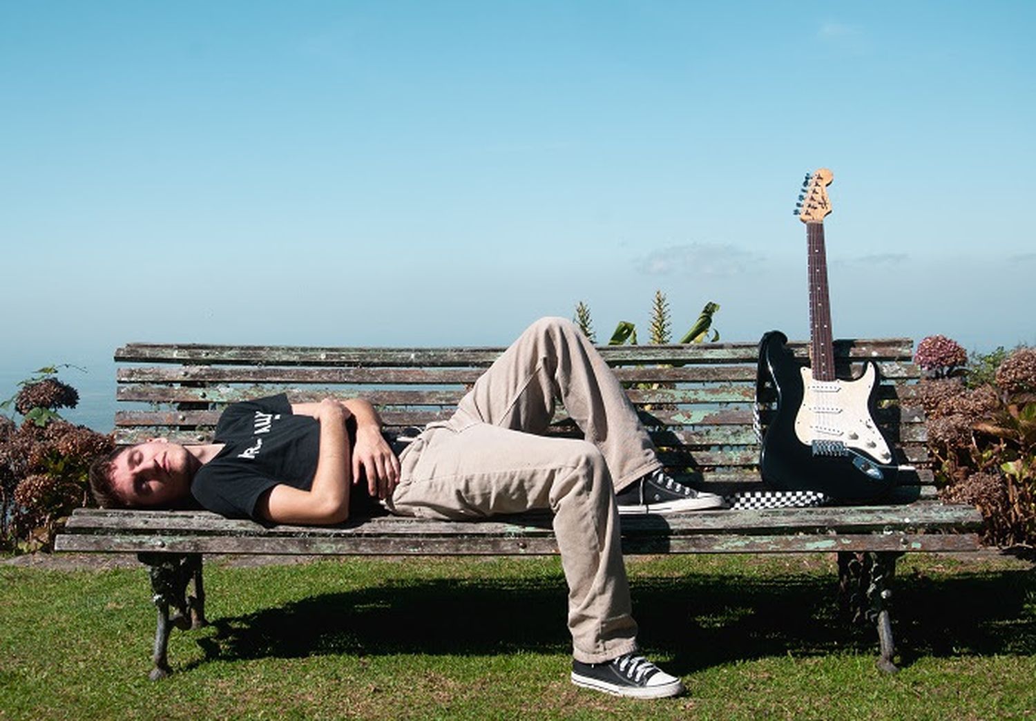 EBÜ, el único artista argentino que combina loop, fingerstyle y banda completa