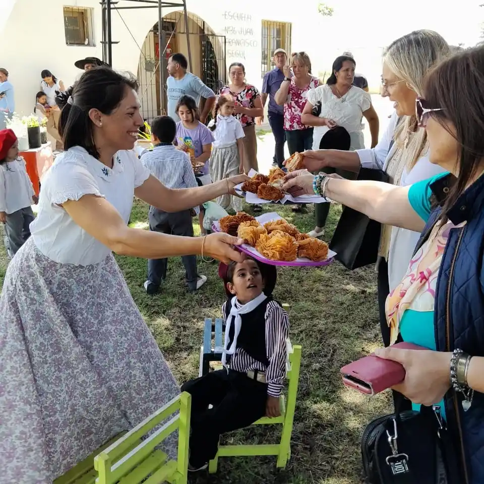 Escuelas rurales celebraron el Día de la Tradición con una muestra conjunta en la Escuela 36 Juan Francisco Seguí