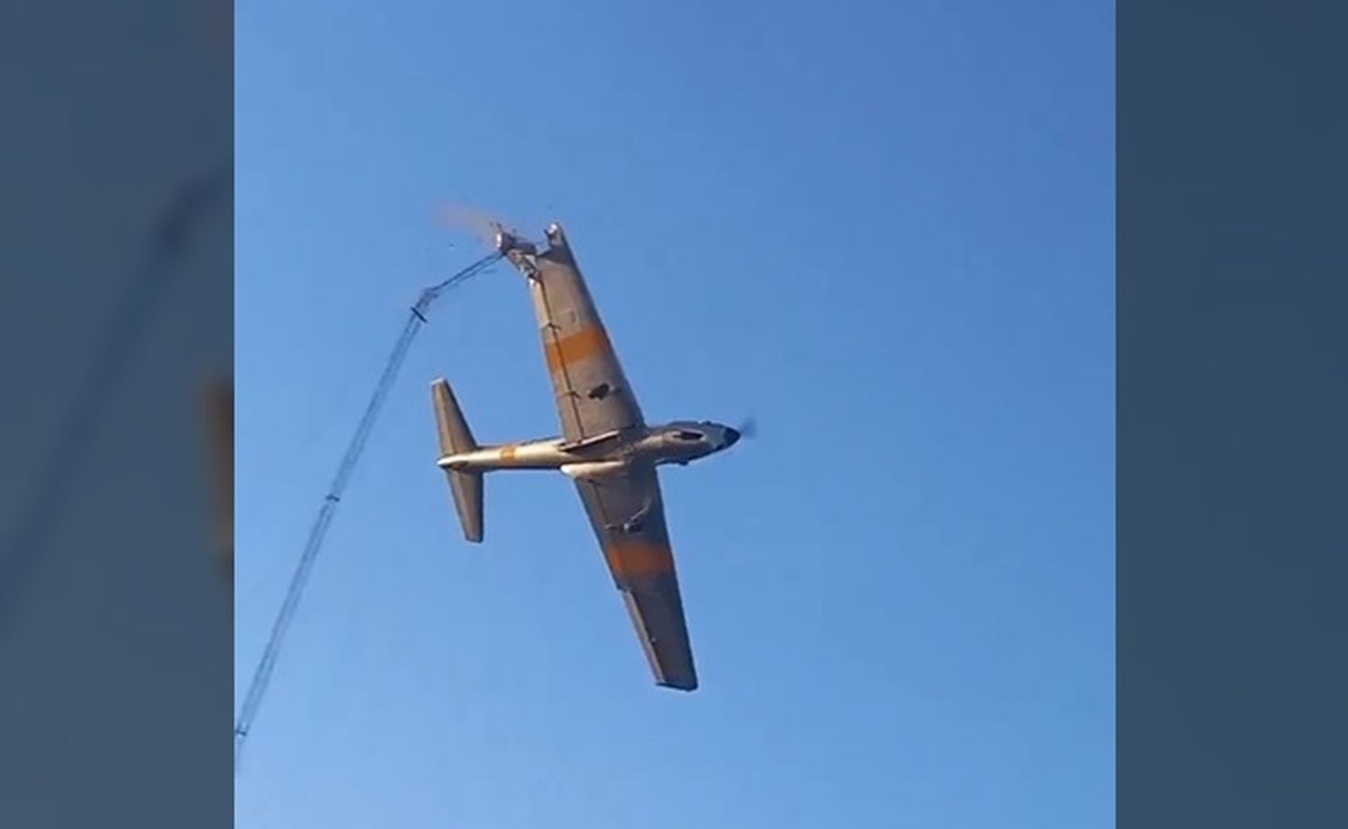 Milagro en Bragado: Avión chocó una antena en festival aéreo y hubo cuatro espectadores heridos