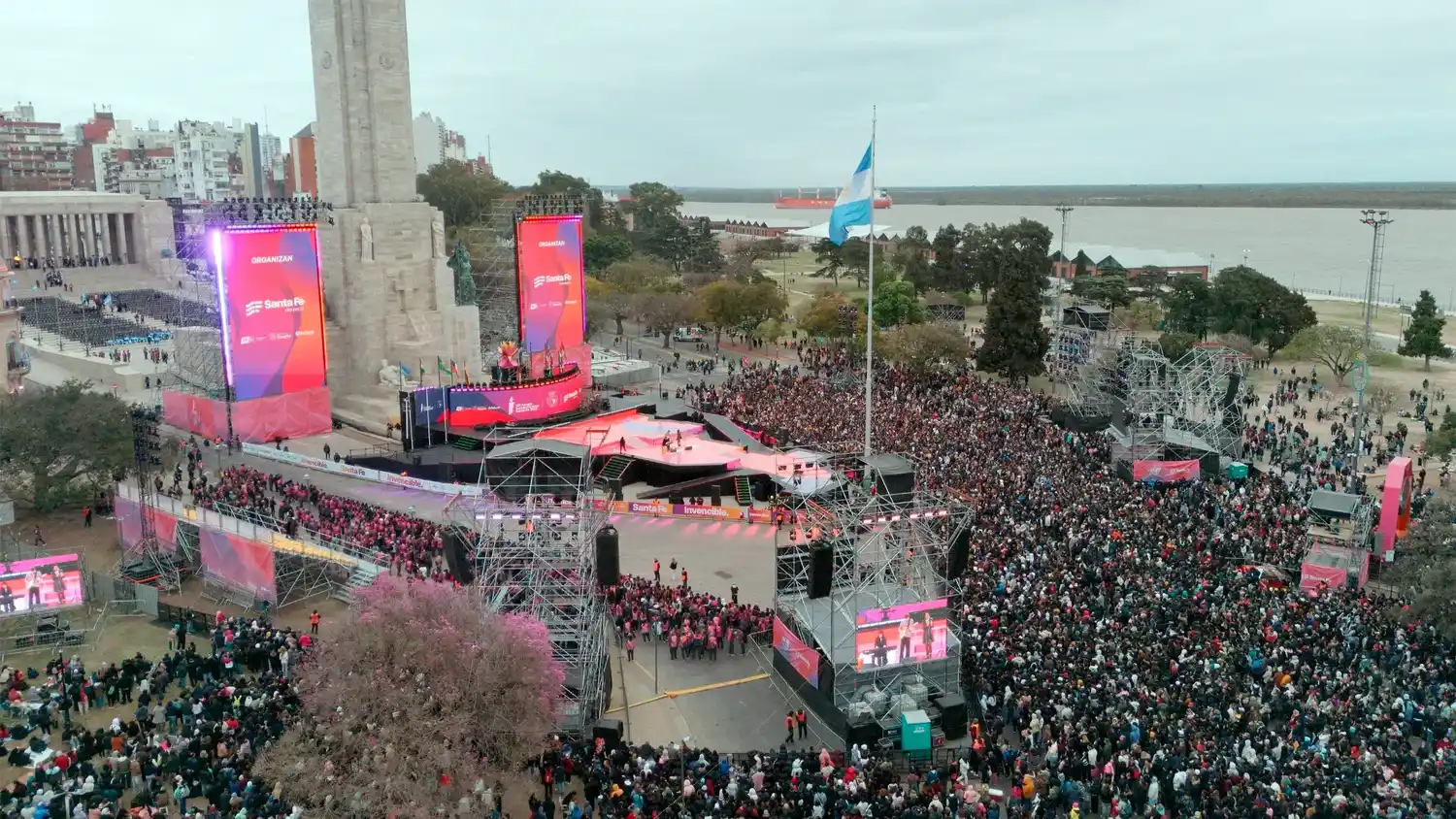 Con una imponente ceremonia en Rosario, quedaron inaugurados los Juegos Suramericanos