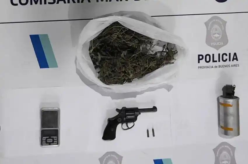 Lo investigaron por amenazas: le incautaron un arma y marihuana
