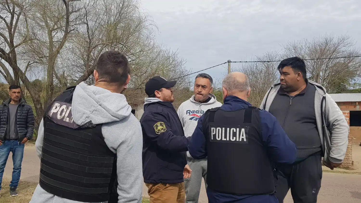 Arcor denunció a vecinos por “turbación de la propiedad” y aseguró que había “acuerdo con el Municipio” por el alambrado