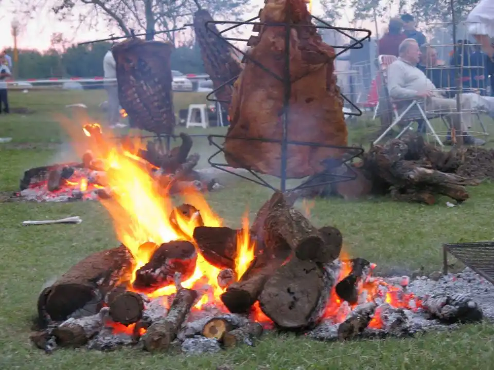 Se conmemoran diez años de la Fiesta del Costillar a la Estaca