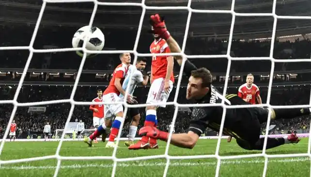 Agüero igualó la marca de Hernán Crespo como tercer goleador de la selección