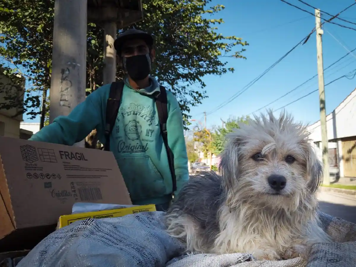 Juntos a la par, la historia de Fernando y su perro Otto