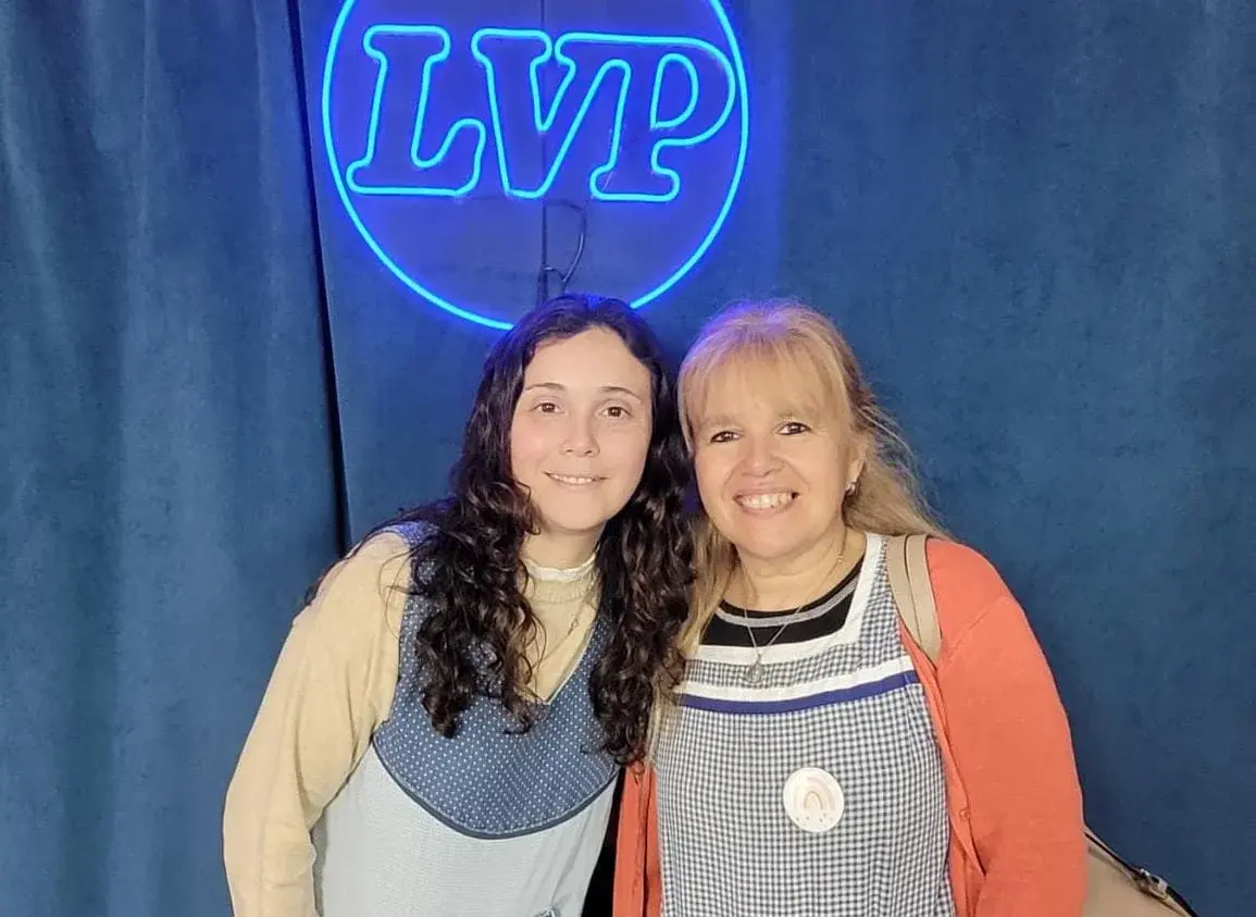 La docente de la salita multiedad, Florencia García y la directora de la institución (también directora del JI 912), Carolina Zoquini, se acercaron a las oficinas para contarnos sobre esta propuesta de identidad